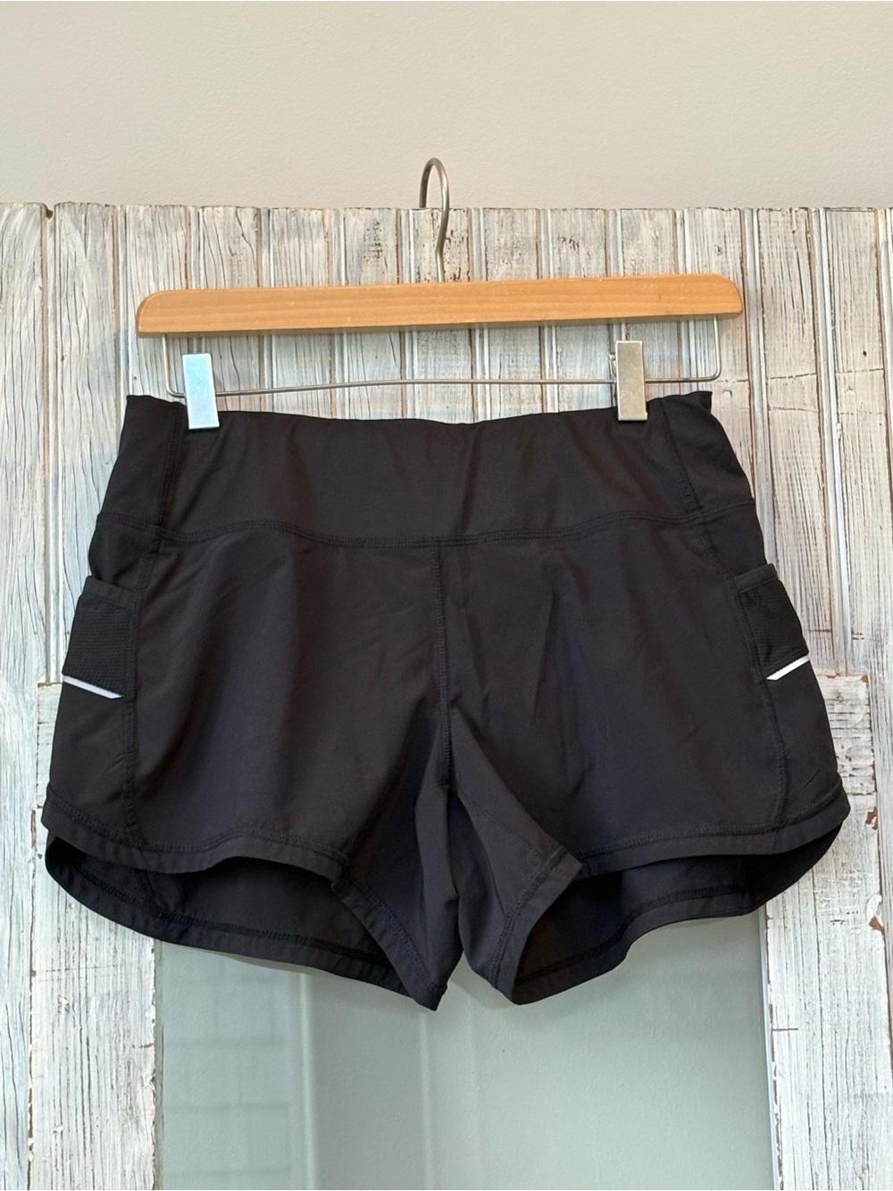 Athleta Athletic Shorts with Side Pockets Size XS